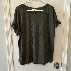 Beautiful olive Max Studio top with ruffled sleeves size 1X